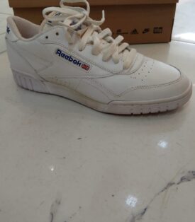 Reebok sneakers white
